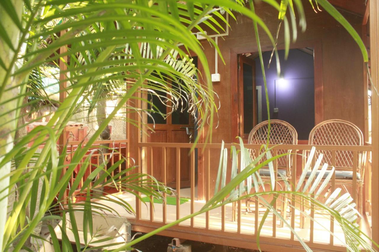 Sea Bird Beach Cafe & Cottages Морджим Экстерьер фото