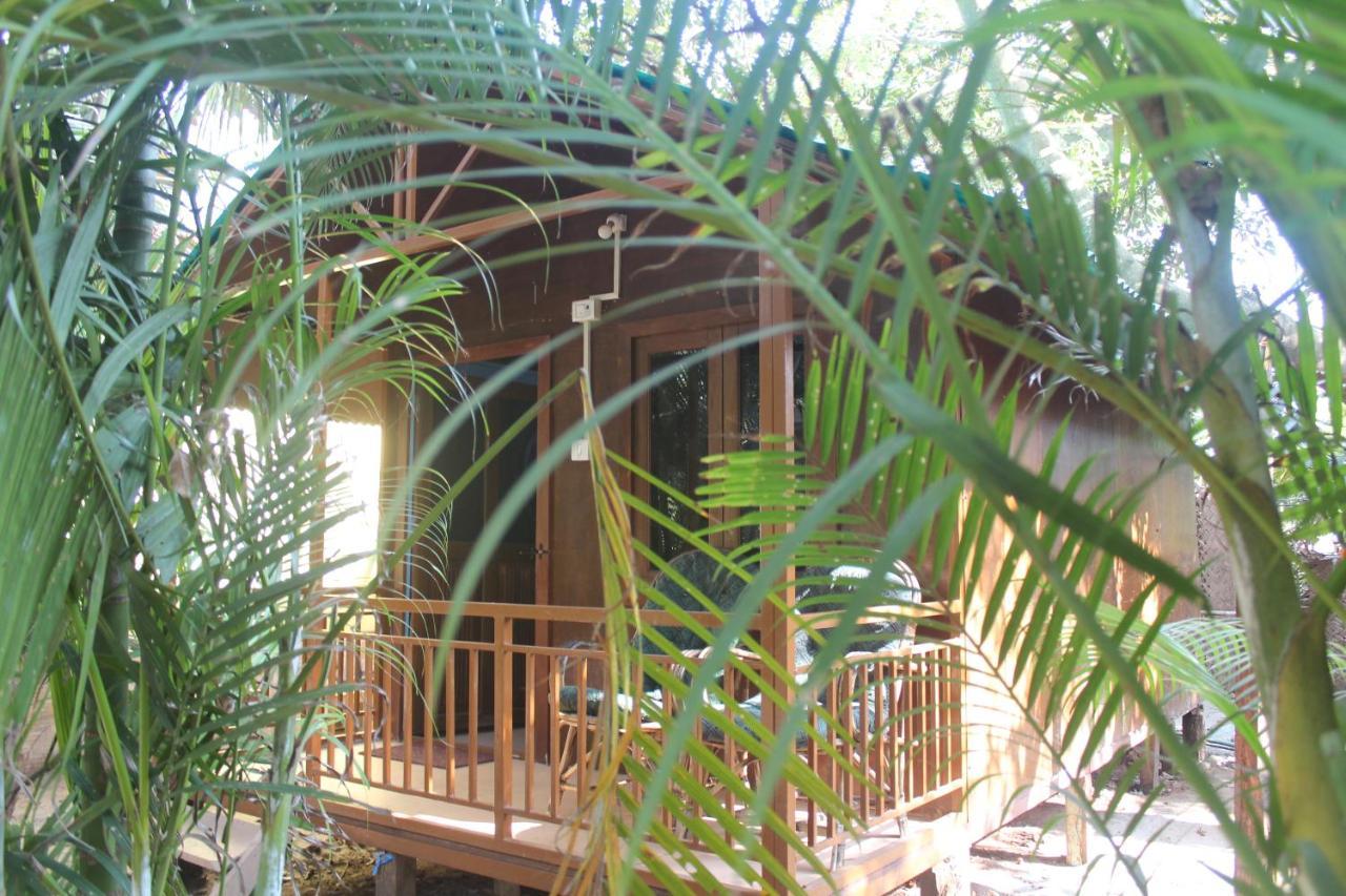 Sea Bird Beach Cafe & Cottages Морджим Экстерьер фото