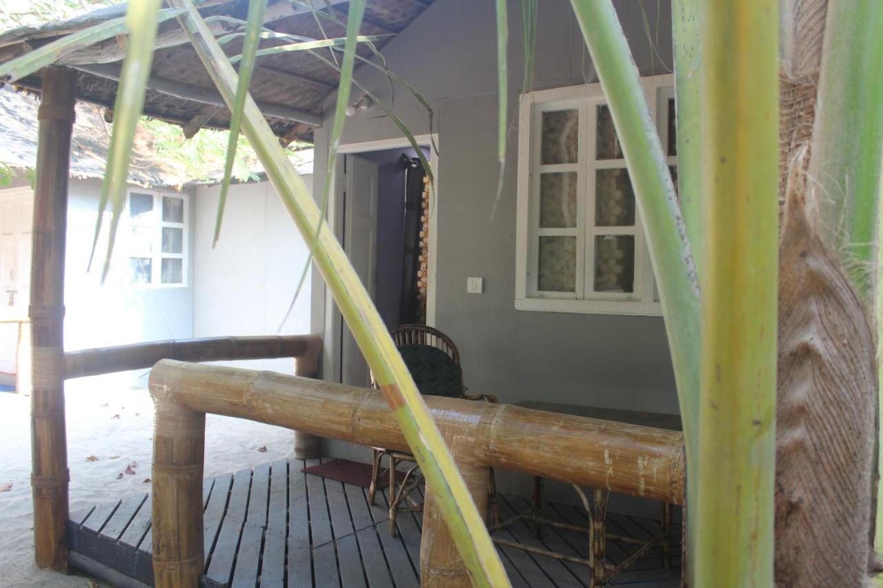 Sea Bird Beach Cafe & Cottages Морджим Экстерьер фото